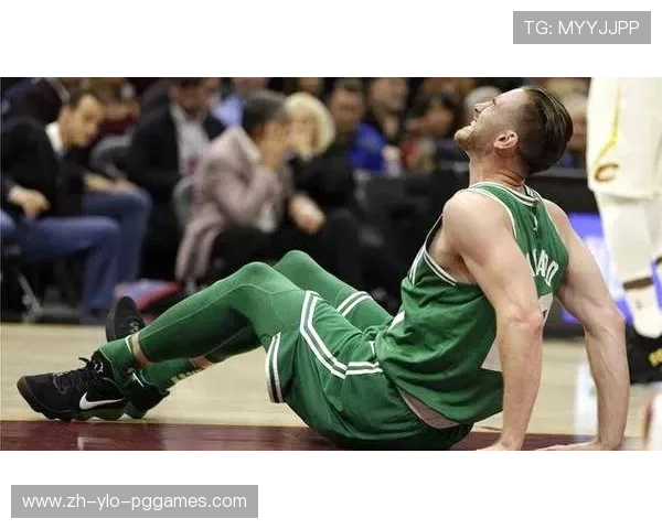 球员健康成焦点独行侠队因伤病集体离场面色凝重画面引热议 球员健康成焦点独行侠队因伤病集体离场面色凝重画面引热议